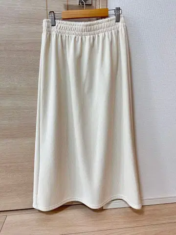 화이트 롱 스커트 타이트
