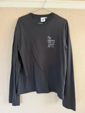 바벨 긴팔 T셔츠 M 사이즈