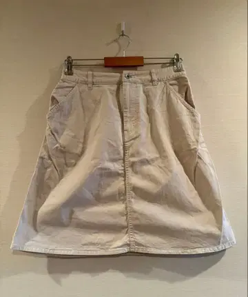 MHL. 베이지 타이트 스커트 프론트 버튼