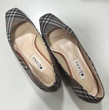 다이애나 브라운 체크 스퀘어토 펌프스 22.5cm