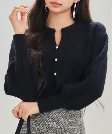 SAISON DE PAPILLON 벌키 니트 숏 기장 가디건