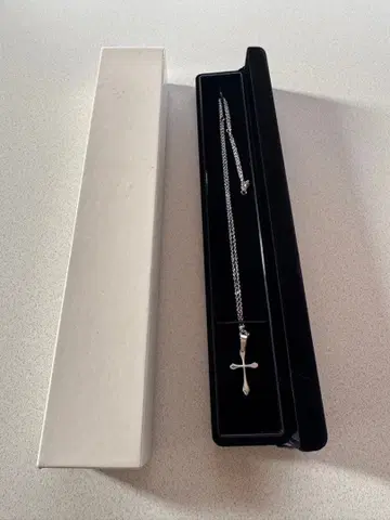 실버 크로스 디자인 목걸이