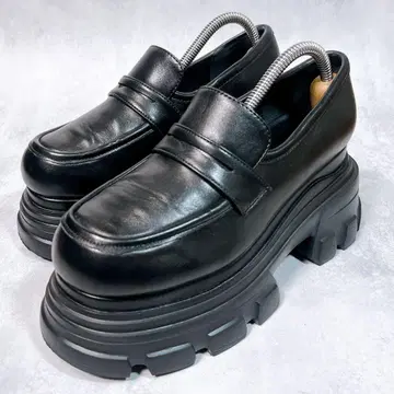 새상품급 [에모다] 탱크 밑창 벌키 로퍼 (M) 통굽 블랙