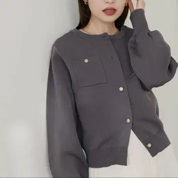 새상품 폴리 니트 금장 버튼 포켓 가디건 내추럴 꾸뛰르