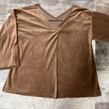 브라운 V넥 긴팔 상의
