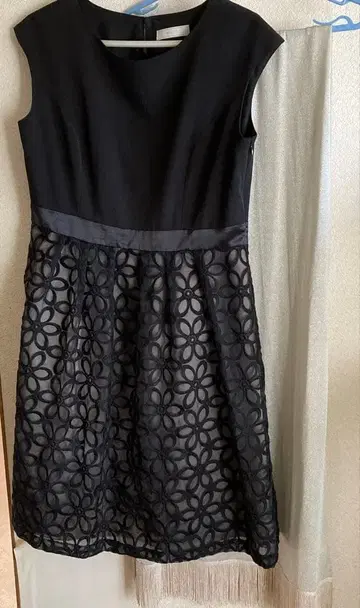 anySiS 블랙 레이스 장식 A라인 원피스