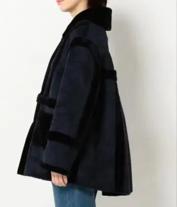 OKIRAKU 오키라쿠 무스탕 보아 코트