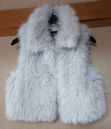 ZARA 인조 모피 베스트 라이트 베이지