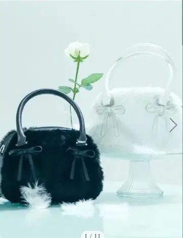 새상품급 시착만 한 상품 BUBBLES 리본 퍼 백 화이트