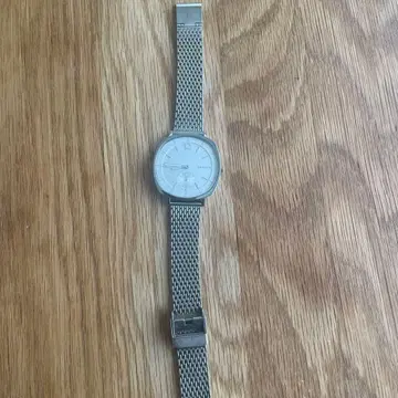 SKAGEN 실버 메쉬 밴드 시계