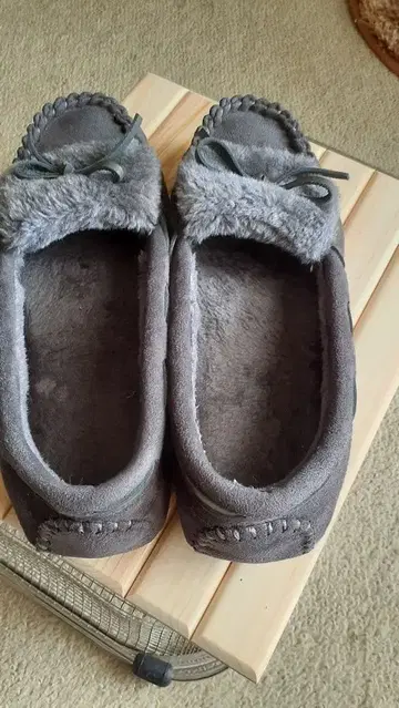 셀프 서비스 그레이 퍼 모카신