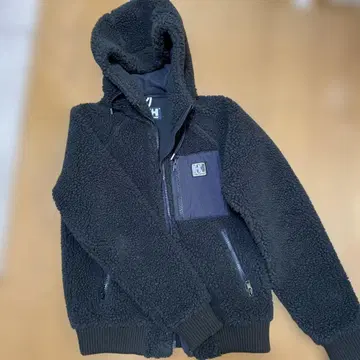 헬리 한센 플리스 자켓 블랙