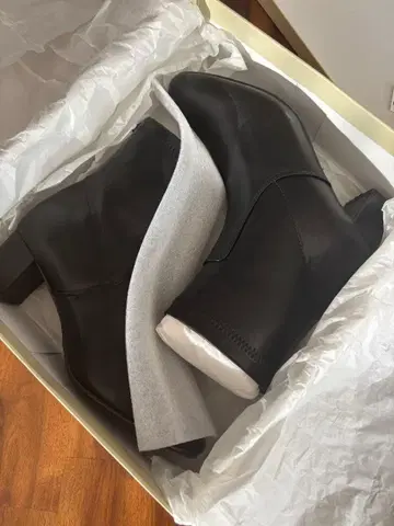 블랙 가죽 숏부츠 unity