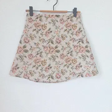 evelyn 에블린 꽃무늬 자카드 미니 스커트 플라워 A라인