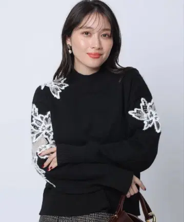 아푸와이저 리셰 페더 레이스 트리밍 풀오버