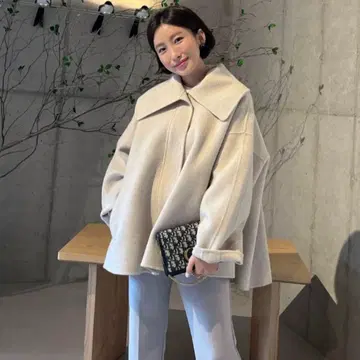 크림색 오버사이즈 자켓