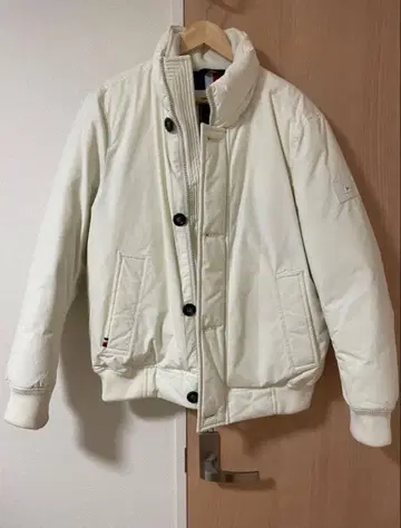 TOMMY HILFIGER 화이트 다운 자켓 M