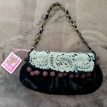 이파니마 자수 장식 블랙 벨벳 핸드백