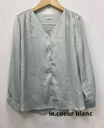 le.coeur blanc 르쿠르블랑 V넥 블라우스