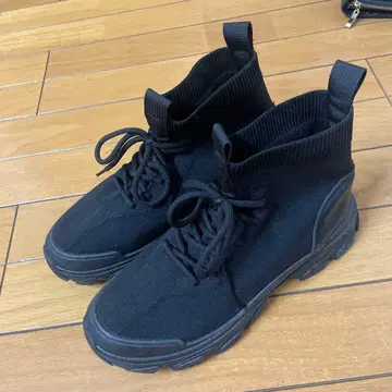 블랙 니트 어퍼 하이컷 부츠