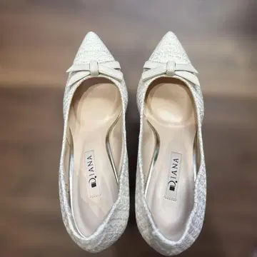 DIANA 화이트 펌프스 24cm