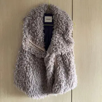 MOUSSY 퍼 베스트 (클리닝 완료)