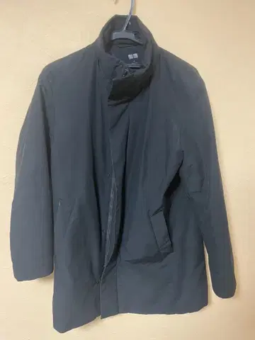 유니클로 하이브리드 다운 코트 블랙
