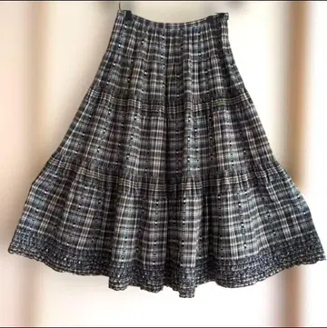 핑크하우스 블랙 계열 체크 곰과 로고 테이프 사용 플란넬 스커트