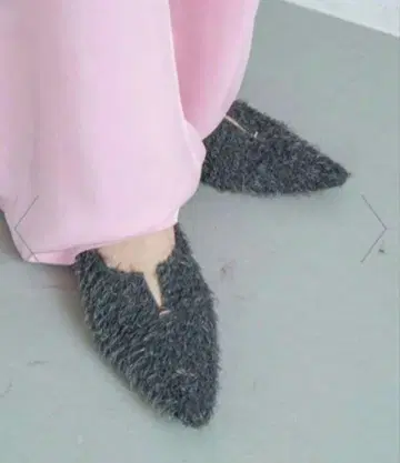 [ 미사용 ] EVOL 소프트 V컷 2cm 힐 펌프스 24.5