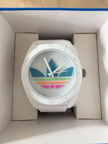 [ 새상품급 ] adidas 시계 화이트