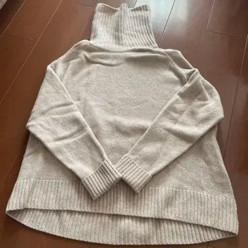 이에나 AQUA 터틀넥