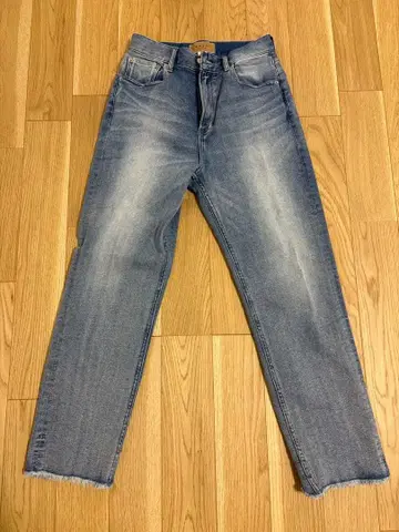 AMERI 스트레이트 데님 라이트 블루 프린지 밑단