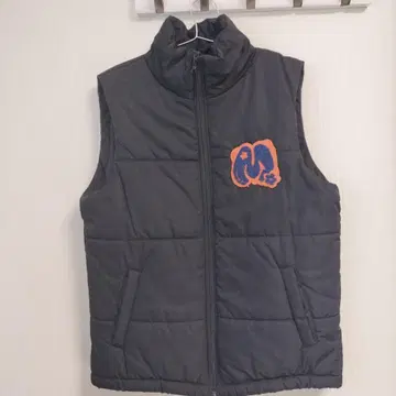 다크 그레이 다운 베스트 오렌지 자수