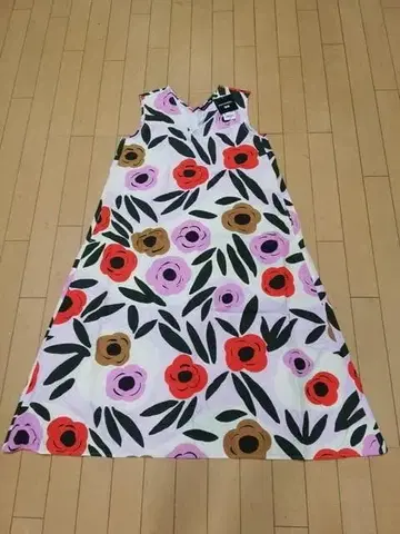 신상 M 사이즈 미사용 택 포함 유니클로 마리메꼬 콜라보 원피스 꽃 패턴