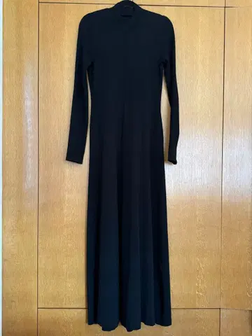 UN3D. 블랙 니트 플레어 롱 원피스 38