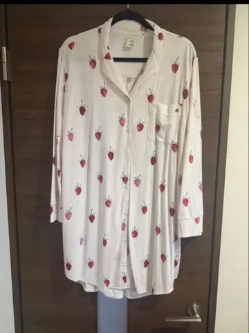 젤라또피케 스트로베리 모티브 셔츠 상하의 세트