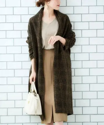 르 쿠르 블랑 이탈리안 에어리 체크 가운 니트 코트