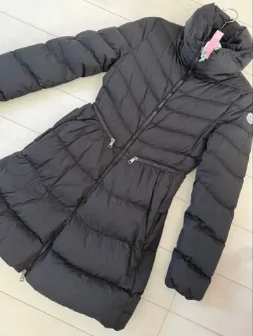Moncler 블랙 다운 자켓 심플 롱 기장 클리닝 완료