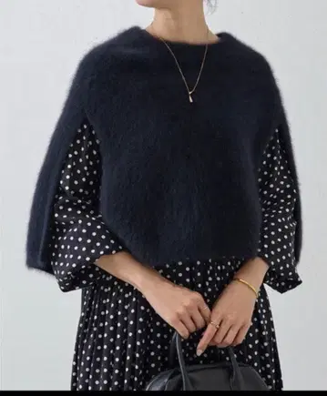 새상품급 BEARDSLEY / 비어즐리 퍼 니트 판초 (1회 착용)