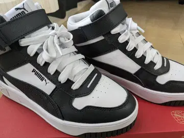 새상품급 PUMA 하이컷 스니커즈 화이트/블랙