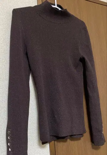 JUSGLITTY 라메 가로 슬릿 니트 이번 시즌