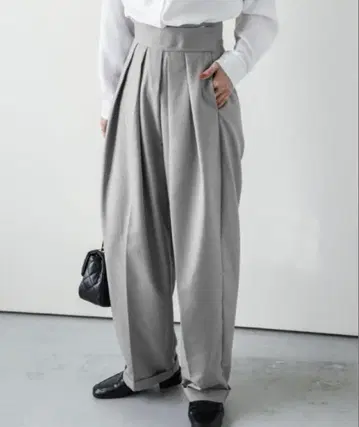 에메리 그레이 플리츠 하이웨스트 슬랙스 턱 와이드 팬츠