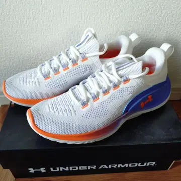 새상품 UNDER ARMOUR 플로우 다이나믹 러닝 스니커즈 25