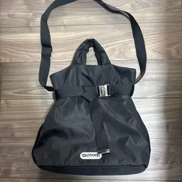 OUTDOOR 블랙 숄더백
