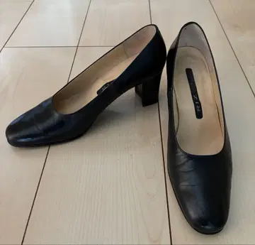 RIZ 블랙 가죽 하이힐 펌프스 23EE