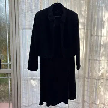 YUKIKO HANAI 블랙 원피스 수트