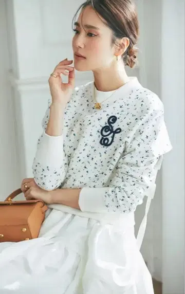 세븐텐 seventen 코드 모노그램 맨투맨 상의