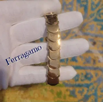 페라가모 Ferragamo 레어 팔찌