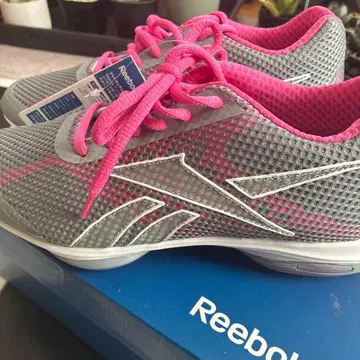 새상품 리복 EAZY TONE 플러스 스니커즈 24cm V46422