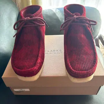 CLARKS ORIGINAL 빨간색 코듀로이 모카신 부츠